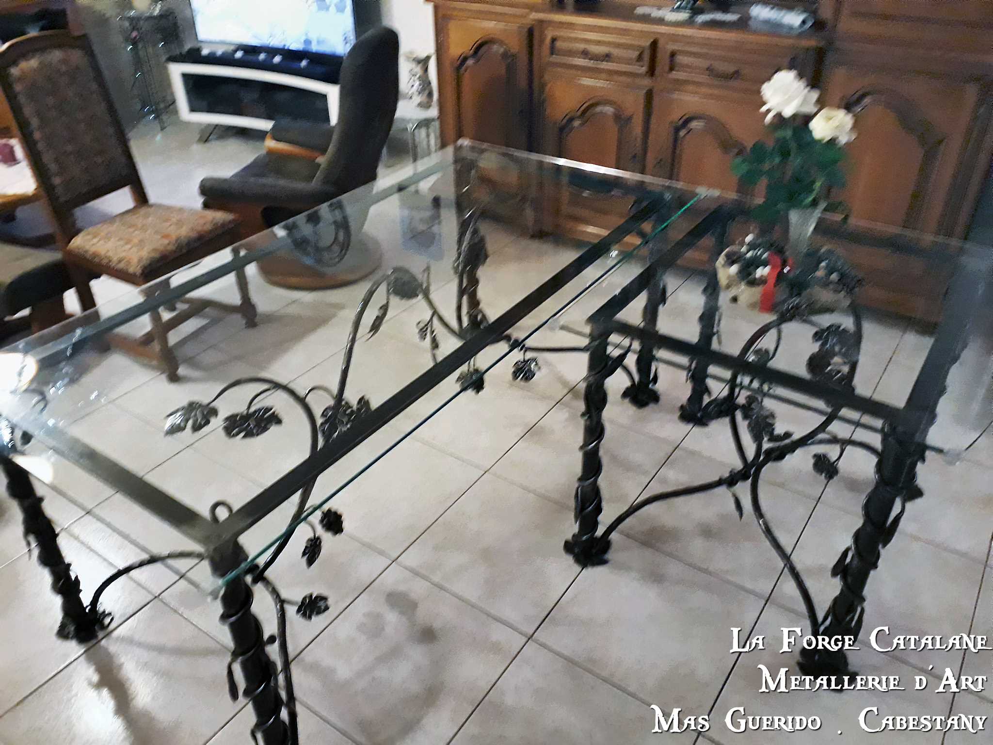 Table inspiration vigne travail chaud forge  forge catalane.jpg